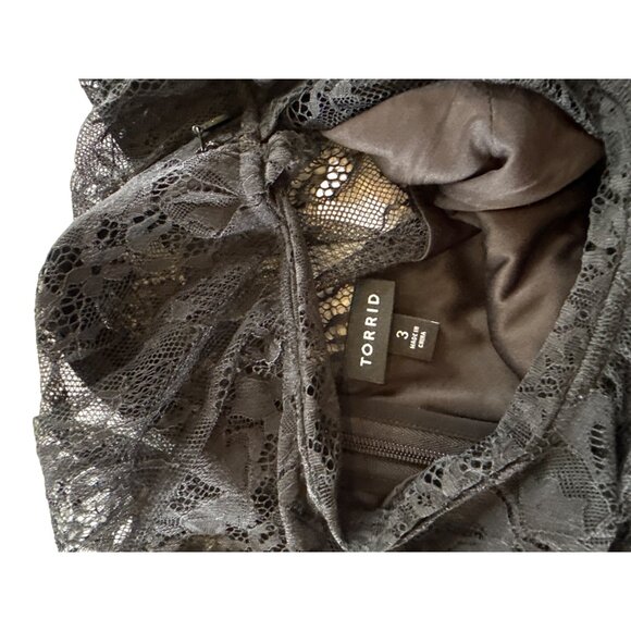 Torrid Black Lace Peplum Top Size 3 Sheer Overlay Short Sleeve Witchy Whimsygoth - Picture 6 of 7